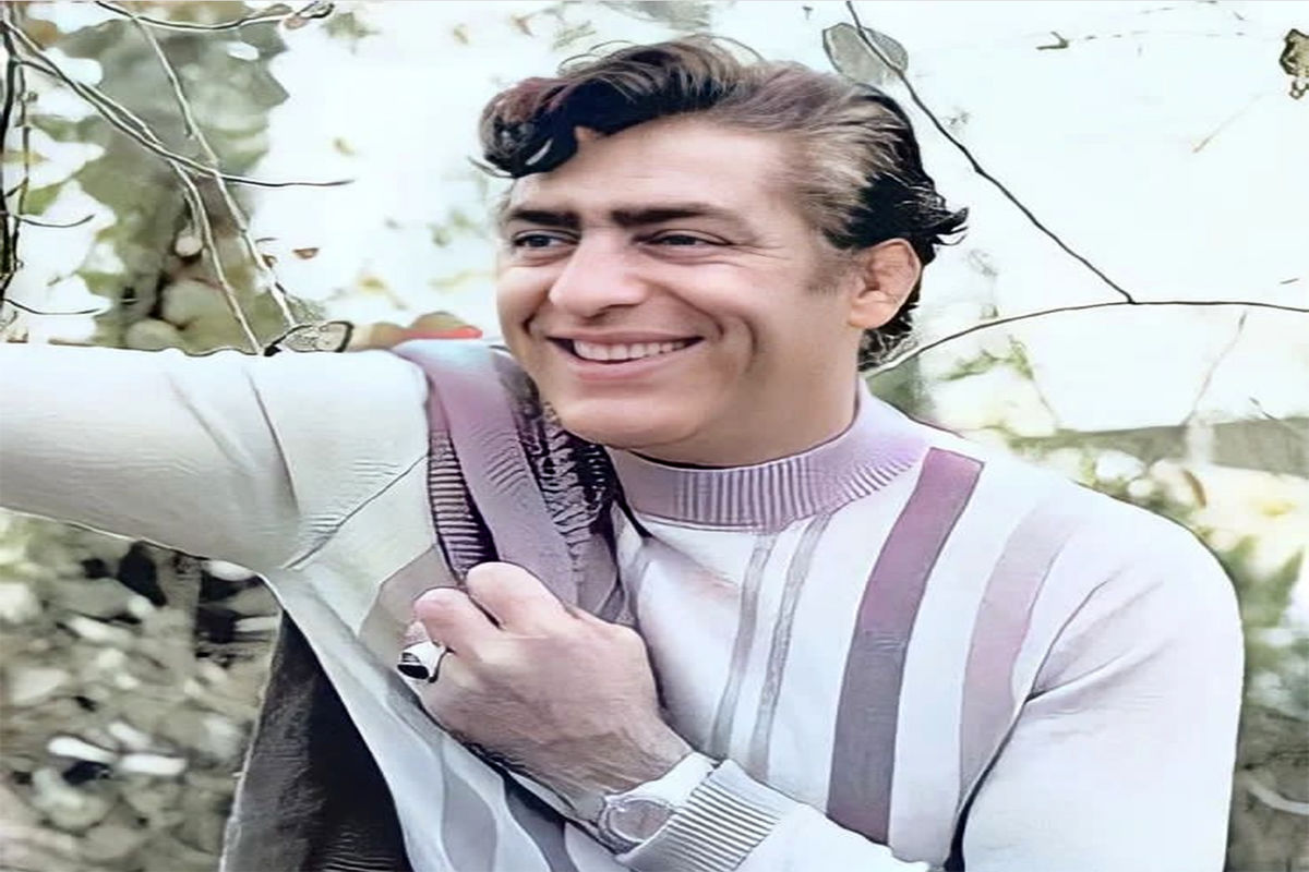 «فردین» در حال حساب و کتاب در مغازه فرش فروشی‌اش