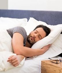 به پشت یا به پهلو؛ چطور باید بخوابیم؟