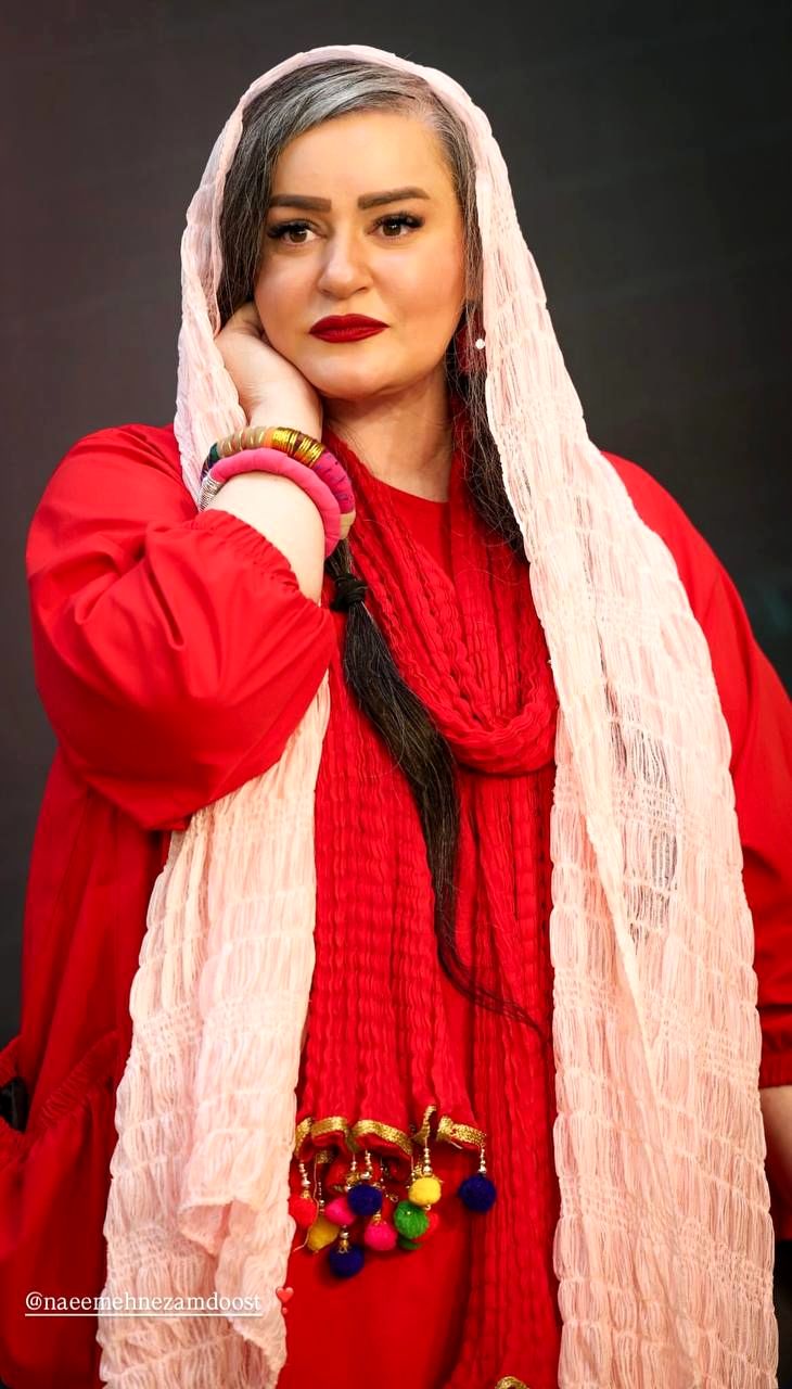 نعیمه نظام‌دوست سر و سنگین با موهای جو گندمی/ عکس
