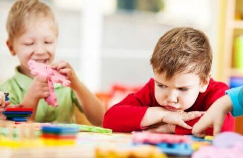 آشنایی با نشانه‌های اوتیسم 