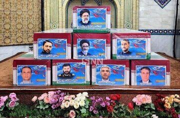 تصاویر جدید منتشر شده از علم الهدی در مراسم تشییع پیکر دامادعزیزش،  شهیدابراهیم رئیسی