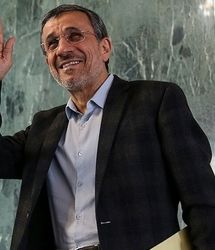 محمود احمدی نژاد با تیپ عجیب/ عکس