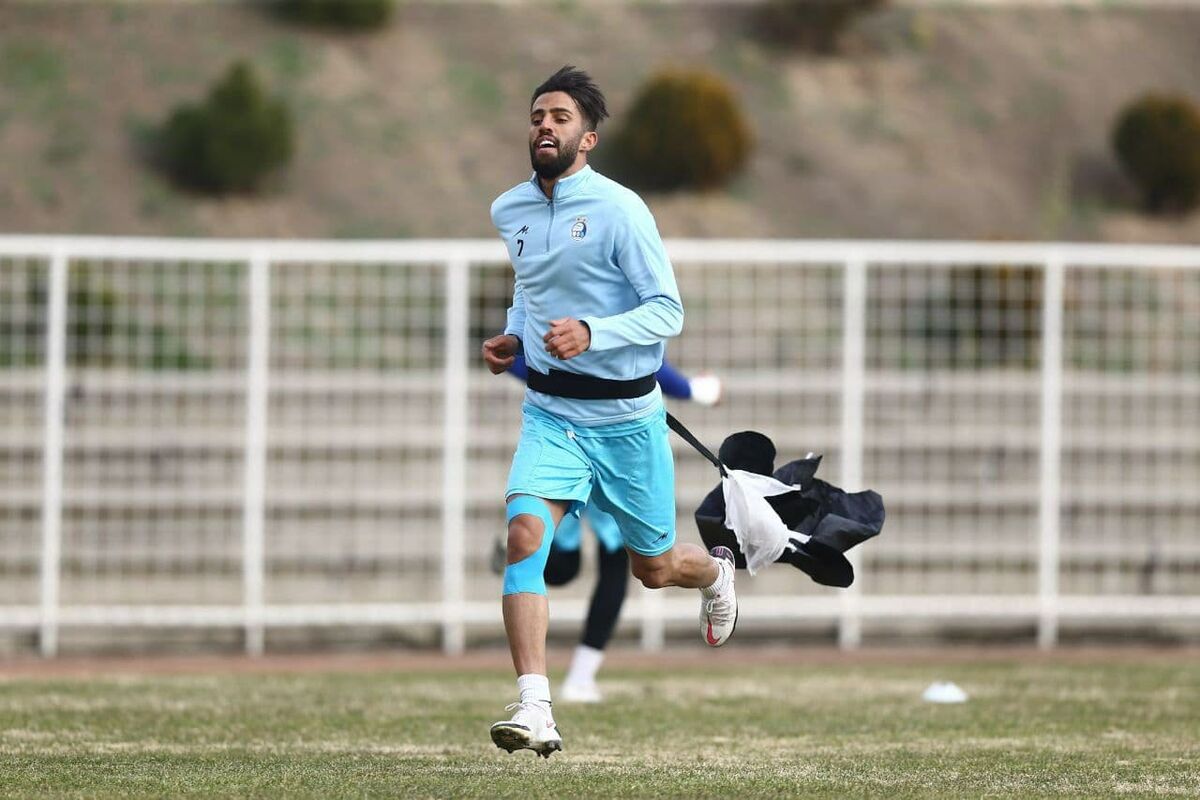 سنگ بزرگ استقلال مقابل بازیکن جدایی‌طلب