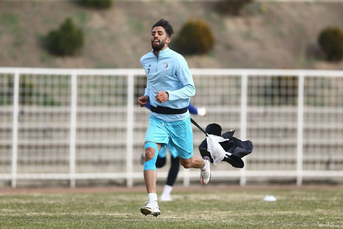فولاد بی‌خیال هافبک استقلال نمی‌شود!