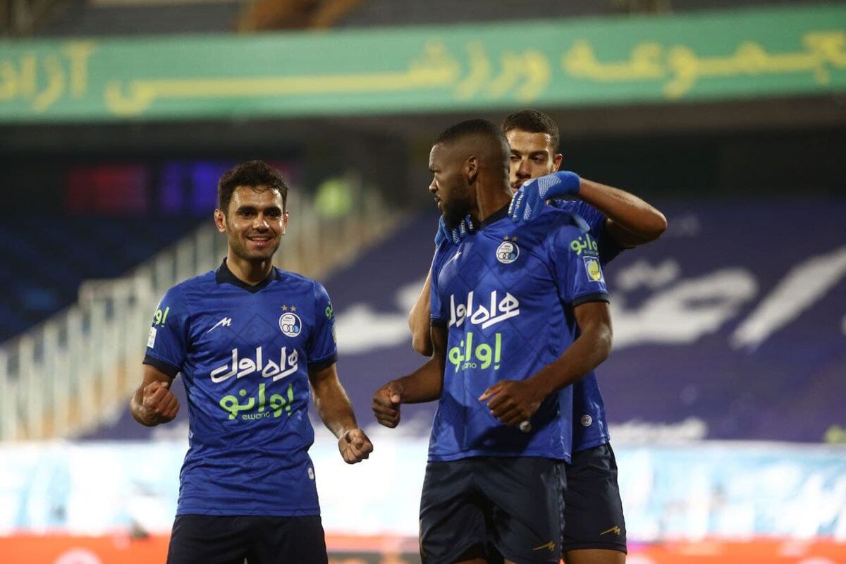 استقلال از دست پرسپولیس فرار کرد، سپاهان در یک قدمی پرسپولیس ایستاد