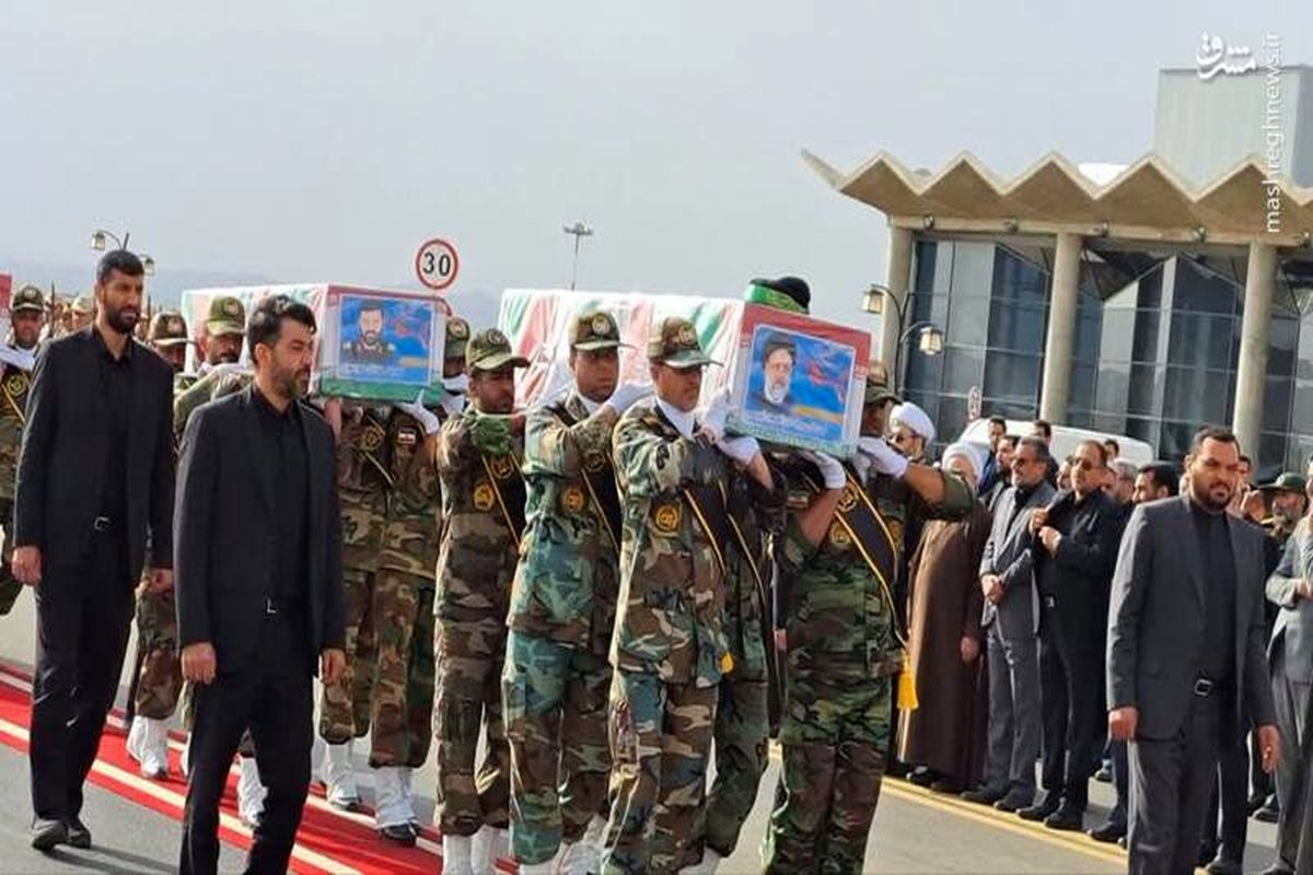  استقبال از رئیس جمهور شهید در فرودگاه بین‌المللی بیرجند