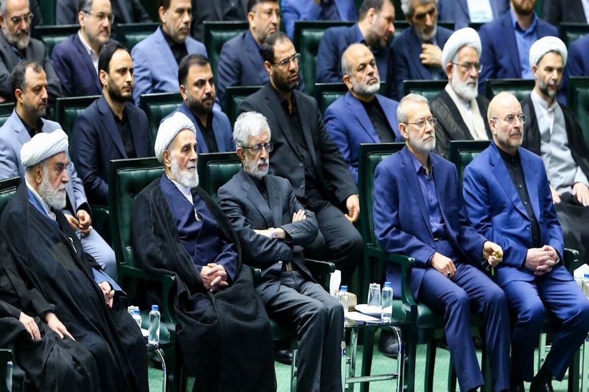 عکسی غم بار از جای خالی شهید رئیسی و شهیدامیر عبداللهیان در بهارستان
