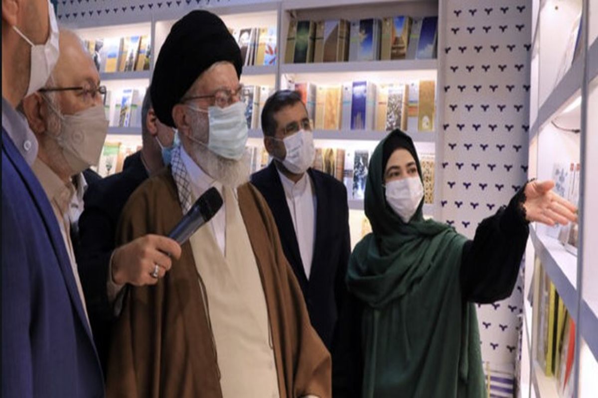 رهبر انقلاب امروز چه کتابهایی از نمایشگاه کتاب خریدند؟