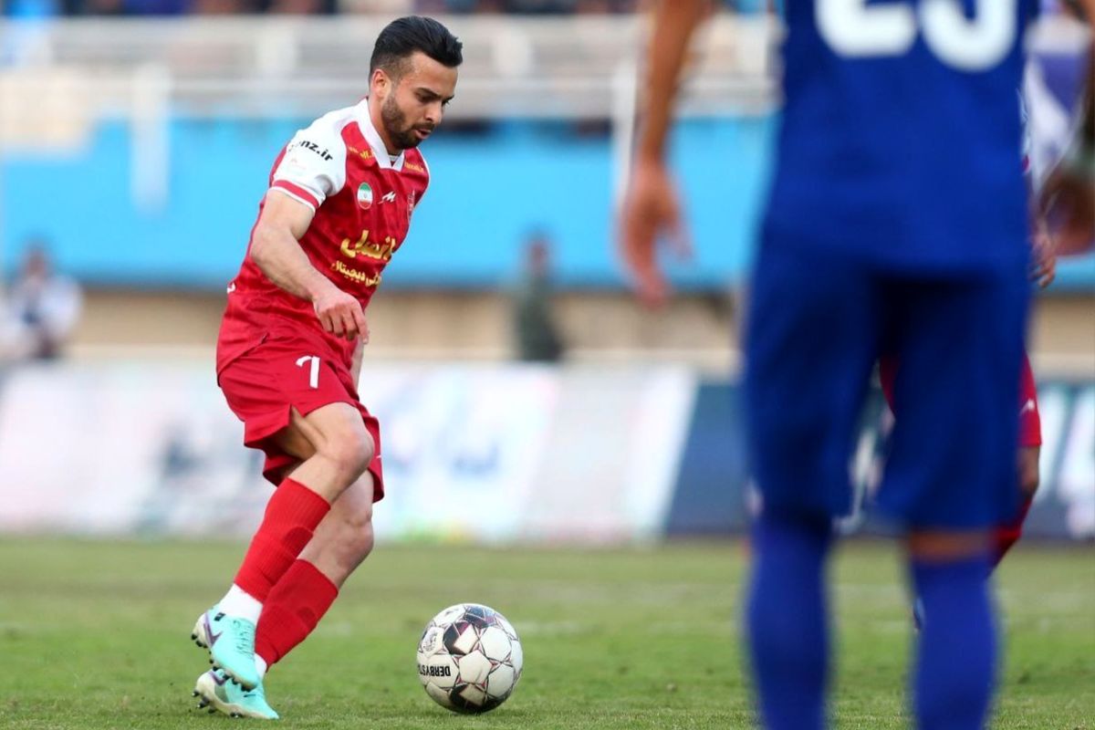 حضور همسران زیبای دو ستاره پرسپولیس در آزادی/ عکس