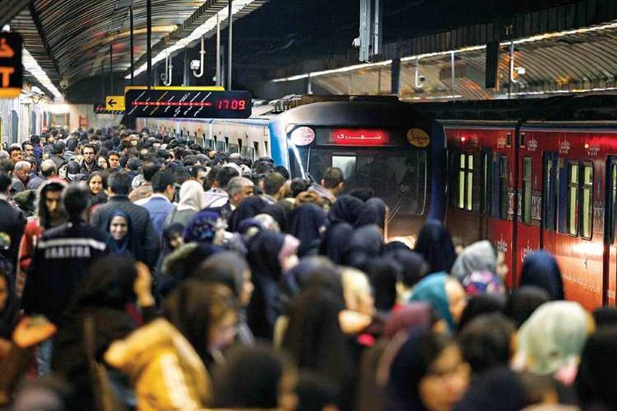 برق خط 4 مترو قطع شد /وضعیت حاد تجمع مسافران 