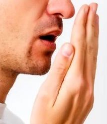 علت مهم بوی بد دهان/چه زمانی باید به پزشک مراجعه کرد؟