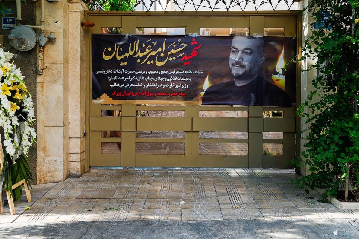 تصویری ناراحت کننده از چهره غمگین همسر و دختر امیرعبداللهیان