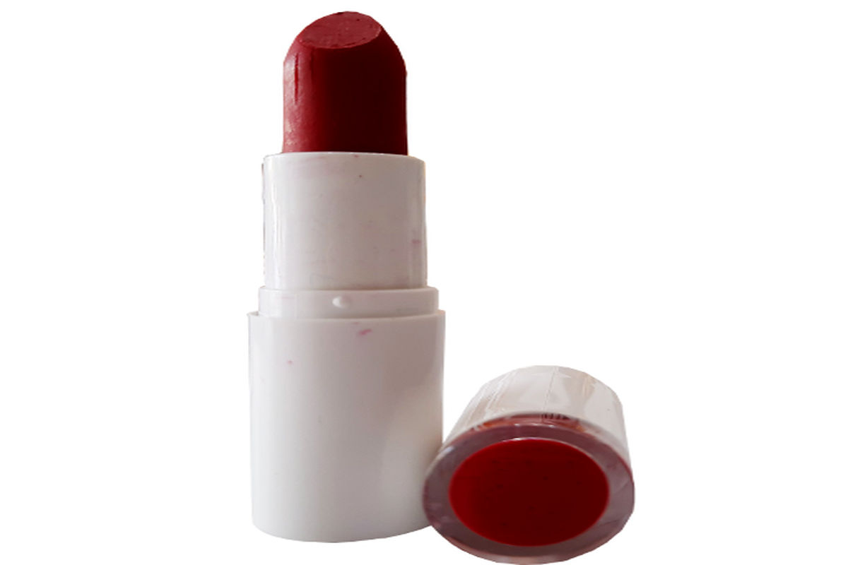 رژلب قرمز طبیعی تنها با استفاده از 2 ماده