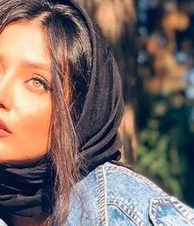 سلفی نورا محقق بازیگر نقش آواز در سریال شغال