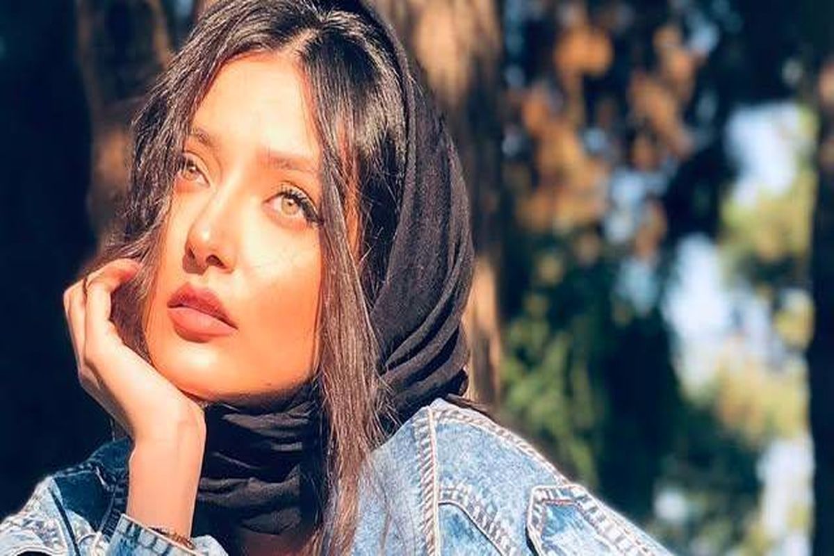 سلفی نورا محقق بازیگر نقش آواز در سریال شغال