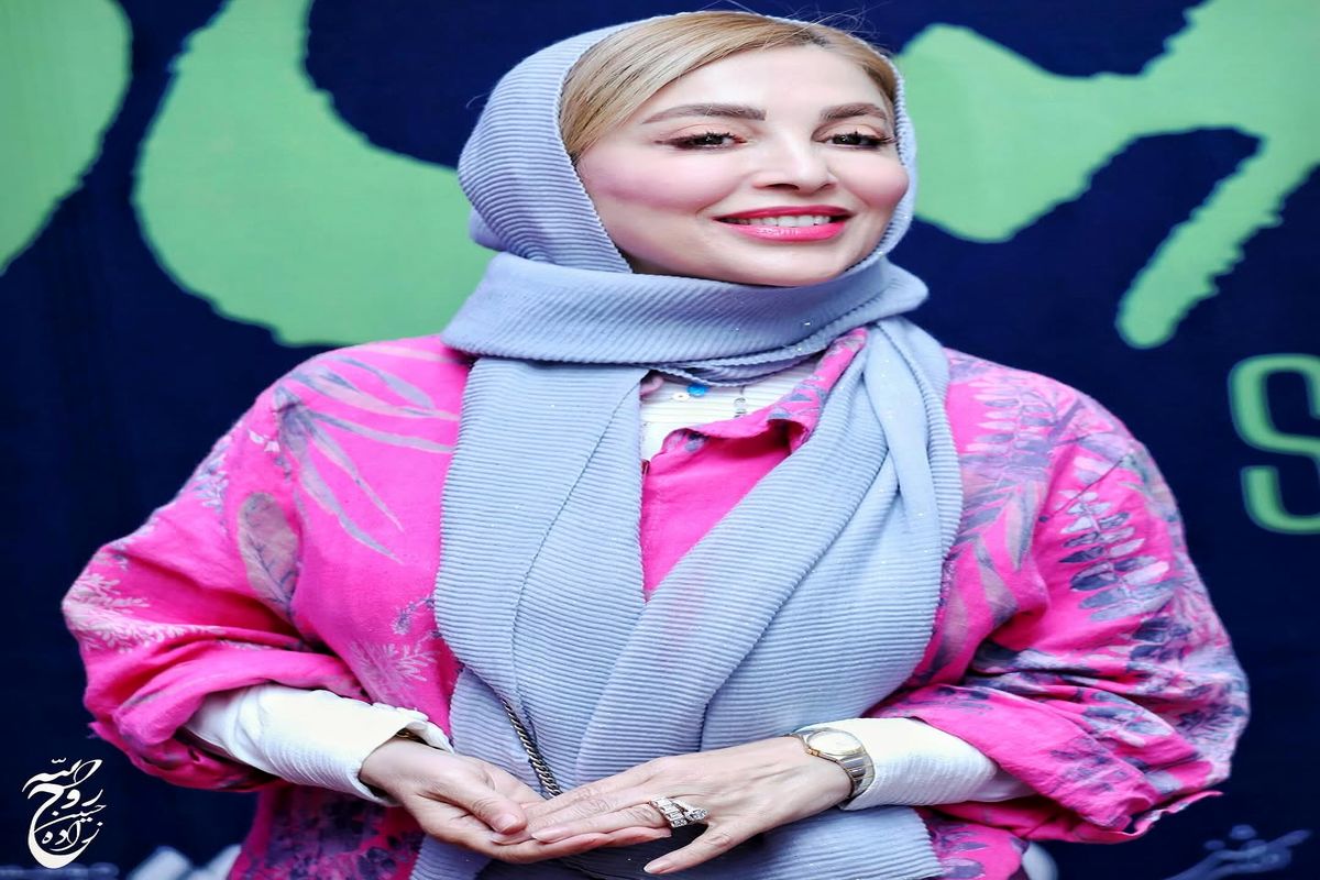  ژیلا صادقی با حلقه ازدواج و پیرهن گل گلی!/ عکس