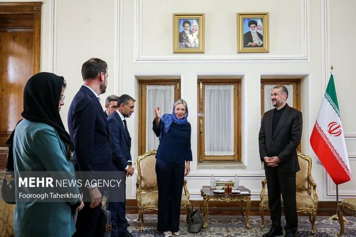 پوشش نماینده سازمان ملل در دیدار با وزیر خارجه ایران