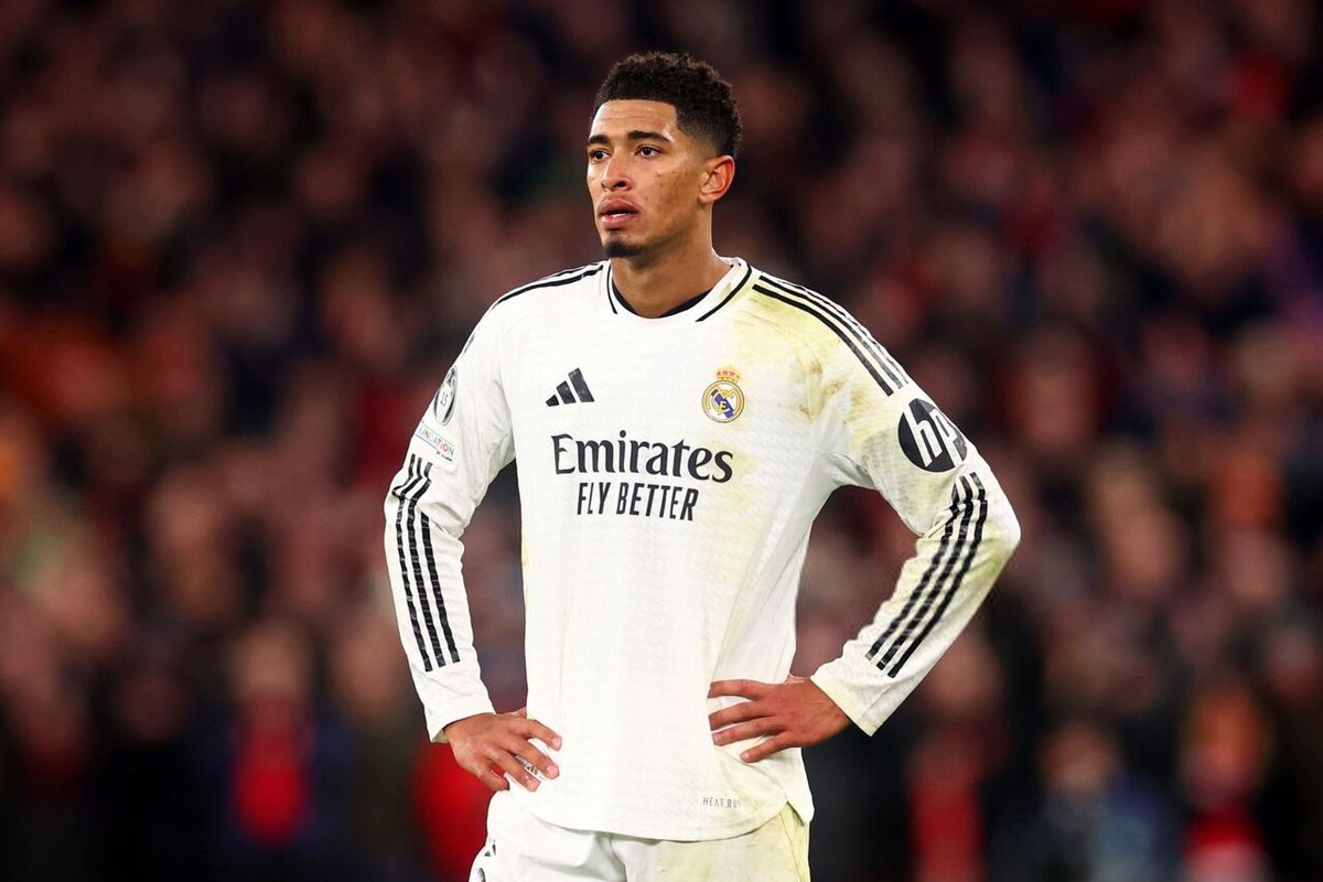 نگاه عجیب مادر آقای فوتبالیست به نامزد پسرش!

