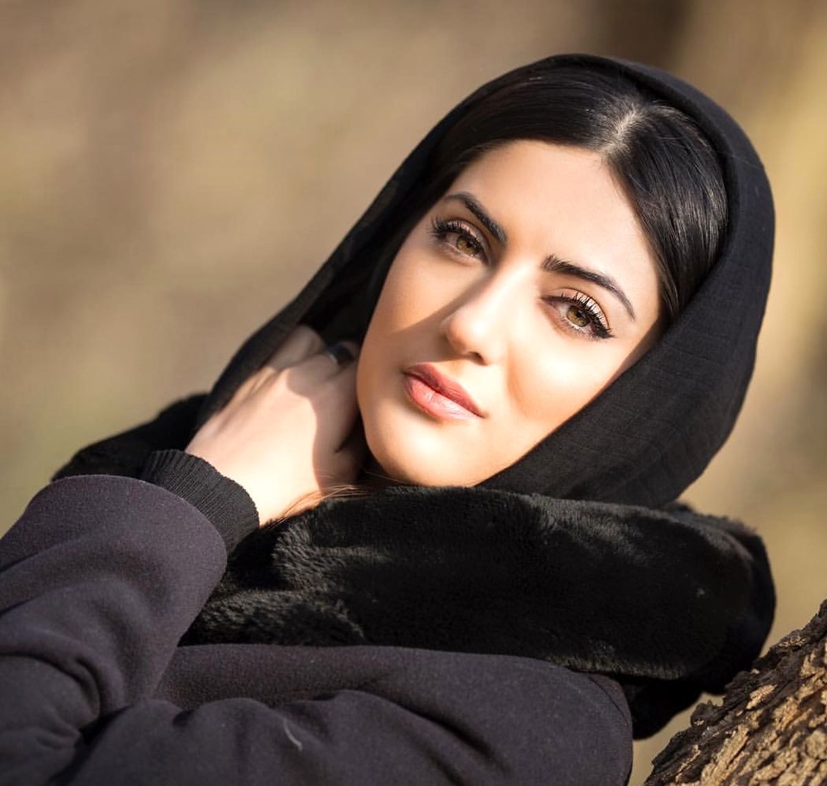 استایل عجیب خانم بازیگر جنجال آفرید / اون مدلینگ تبلیغاتی هم هست