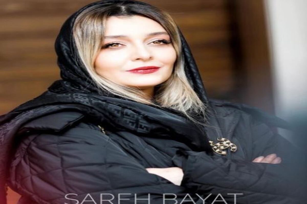 سلفی آینه‌ای ساره بیات بازیگر معروف سینما در یک کافه لاکچری‌/ عکس 