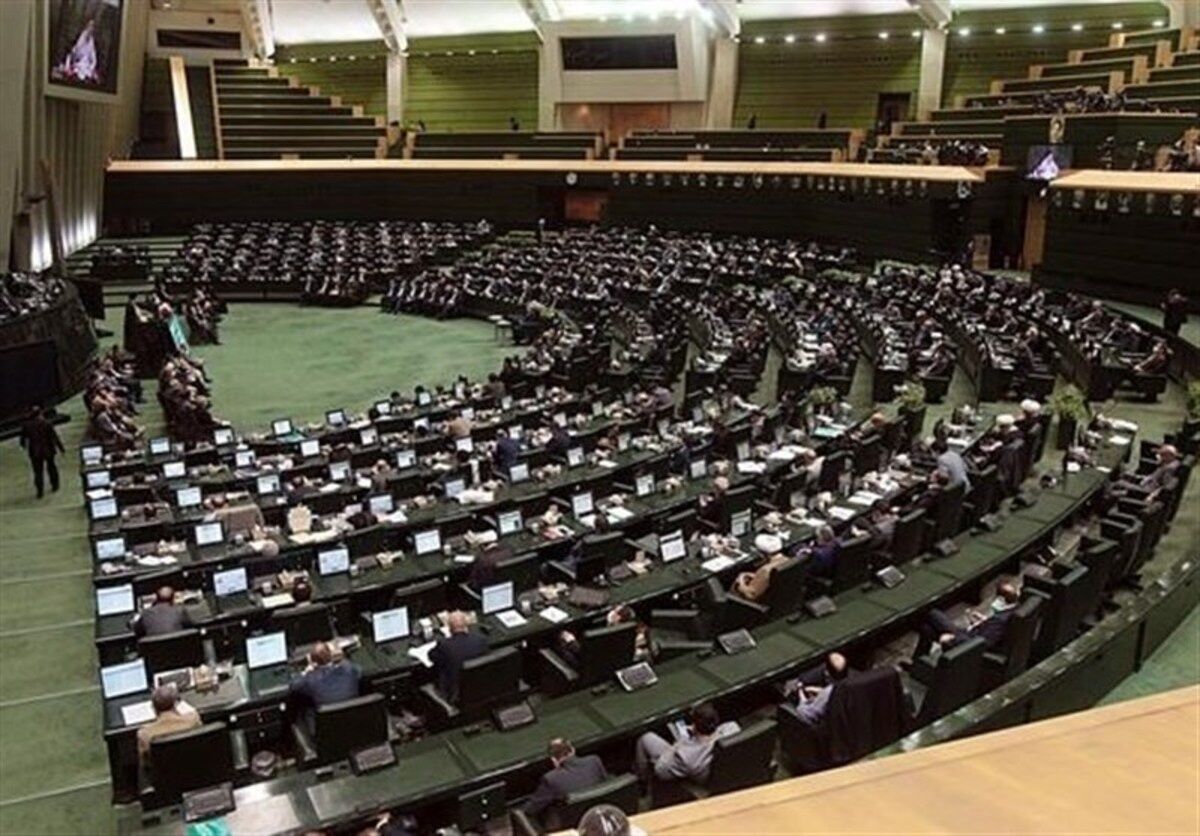 اصرار ۳۵ نماینده مجلس شورای اسلامی بر استیضاح وزیر کشور