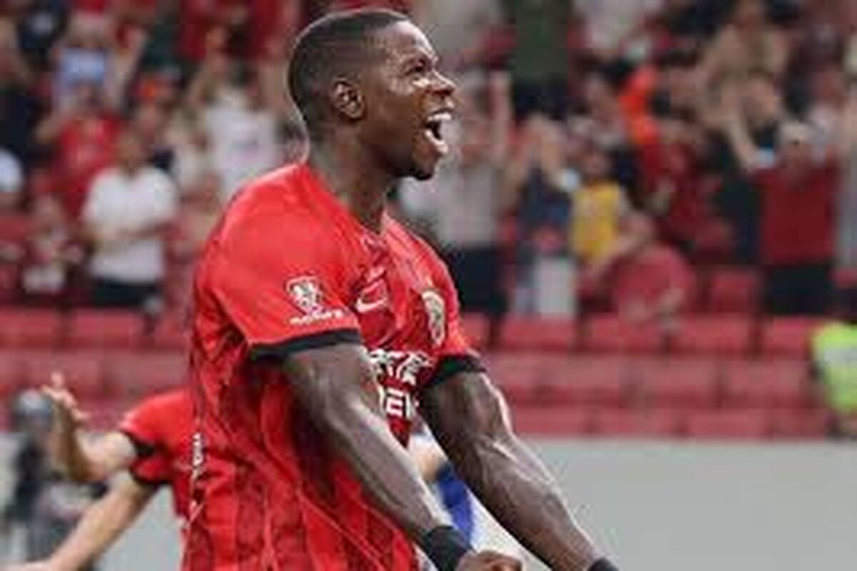 استقبال پرسپولیس از مهاجم جدیدش؛ ژوائو وارد تهران شد
