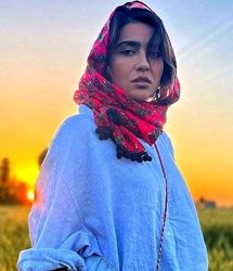 شباهت باورنکردنی مونا کرمی به مادر جوانش/ ببینید