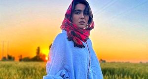 شباهت باورنکردنی مونا کرمی به مادر جوانش/ ببینید