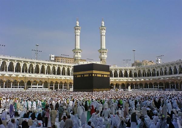 غافلگیری زائران خانه خدا با بارش بی سابقه باران + فیلم