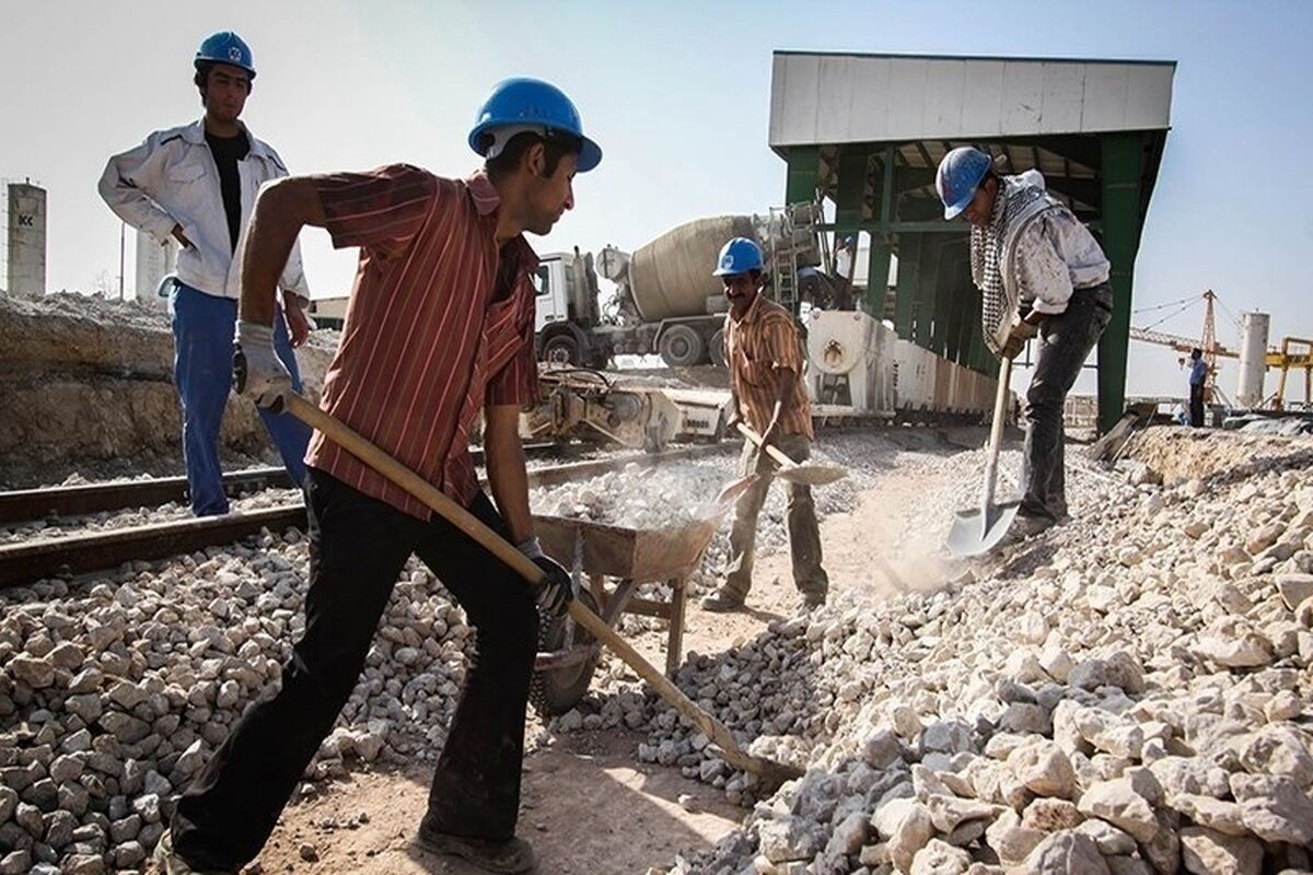 افزایش حقوق کارگران تخلف است!/کارگران از پس هزینه درمان هم برنمی آیند