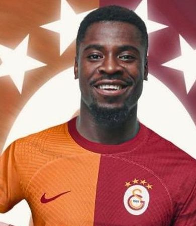 اوسمار باید تصمیم بگیرد/جدایی کاپیتان قهرمان آفریقا از پرسپولیس؟