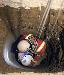 وضعیت وخیم دو کارگر در چاه ۲۵ متری بلوار آفریقا