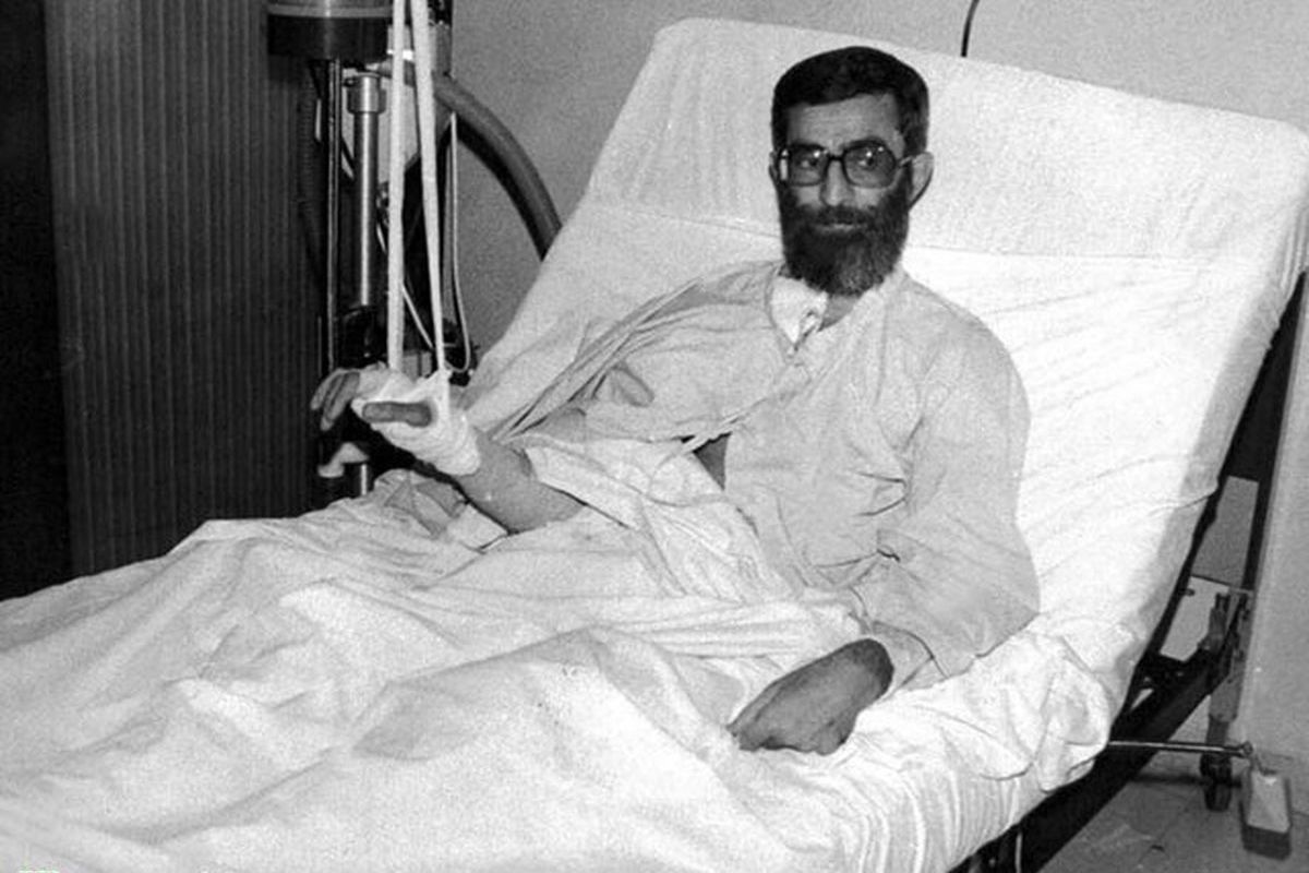 فیلمی از لحظه انتقال آیت‌الله خامنه‌ای پس از ترور به بیمارستان + ویدیو