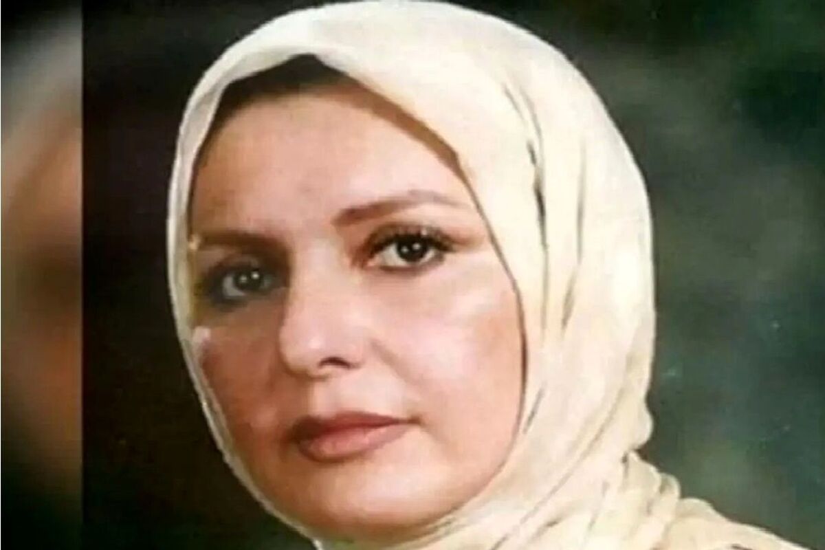 گوگوش در ۲۶ سالگی و در سفر حج