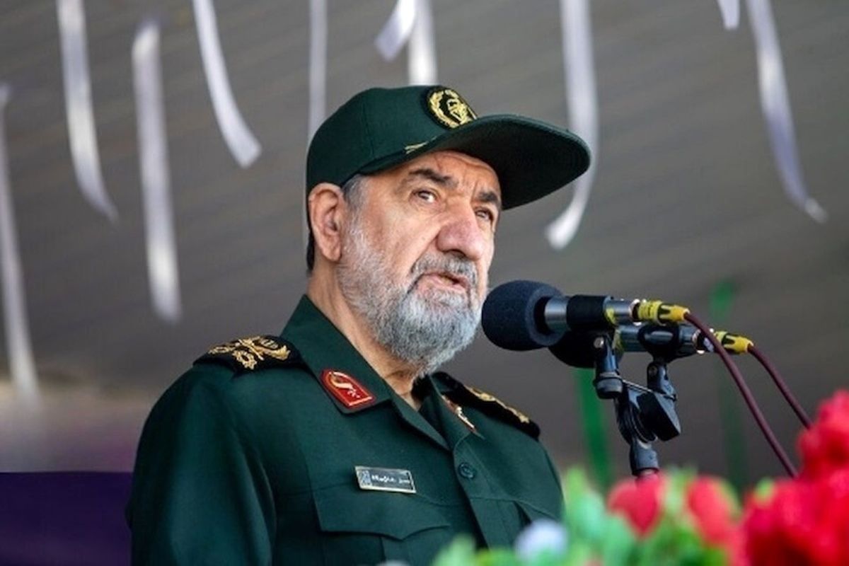 محسن رضایی خطاب به رسانه‌ها:درباره جنگ گمانه زنی نکنید