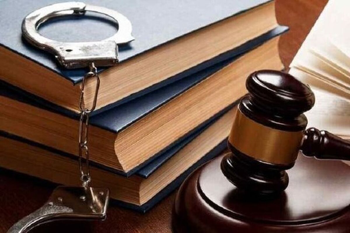  بازداشت زن هتاک به لباس روحانیت