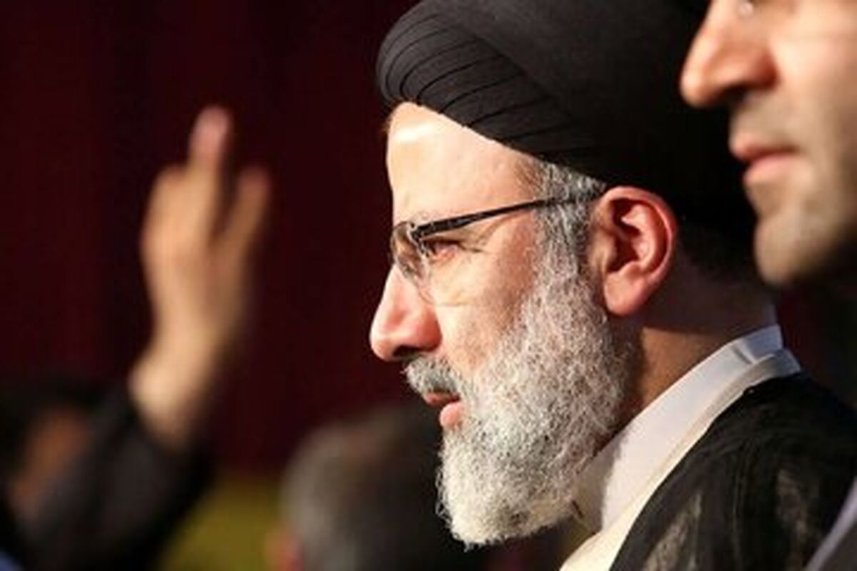 پیکر شهید جمهور ابراهیم رئیسی دقایقی قبل در حرم امام رضا ع به خاک سپرده شد

