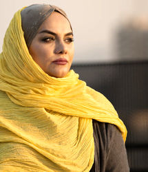 عکس هنری نرگس آبیار در قاب شیشه‌ای سووشون