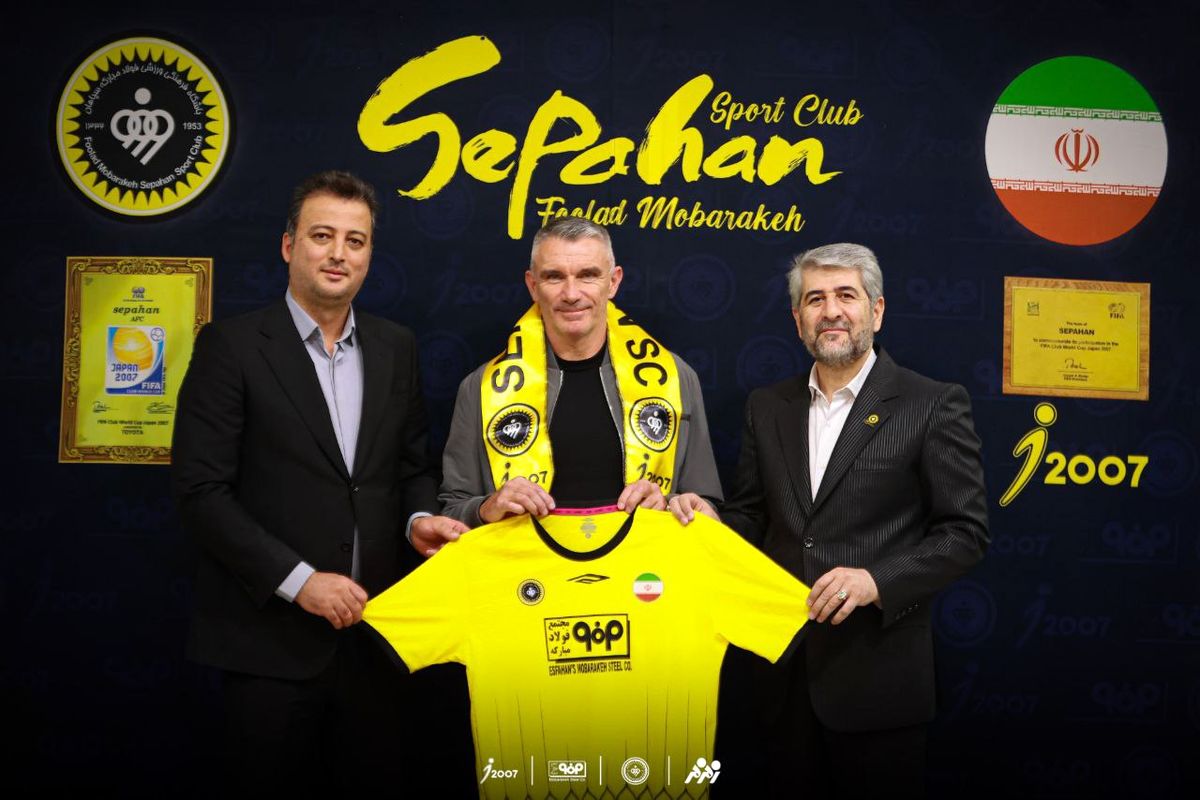 پاتریس کارترون به صورت رسمی به عنوان سرمربی سپاهان معرفی شد

