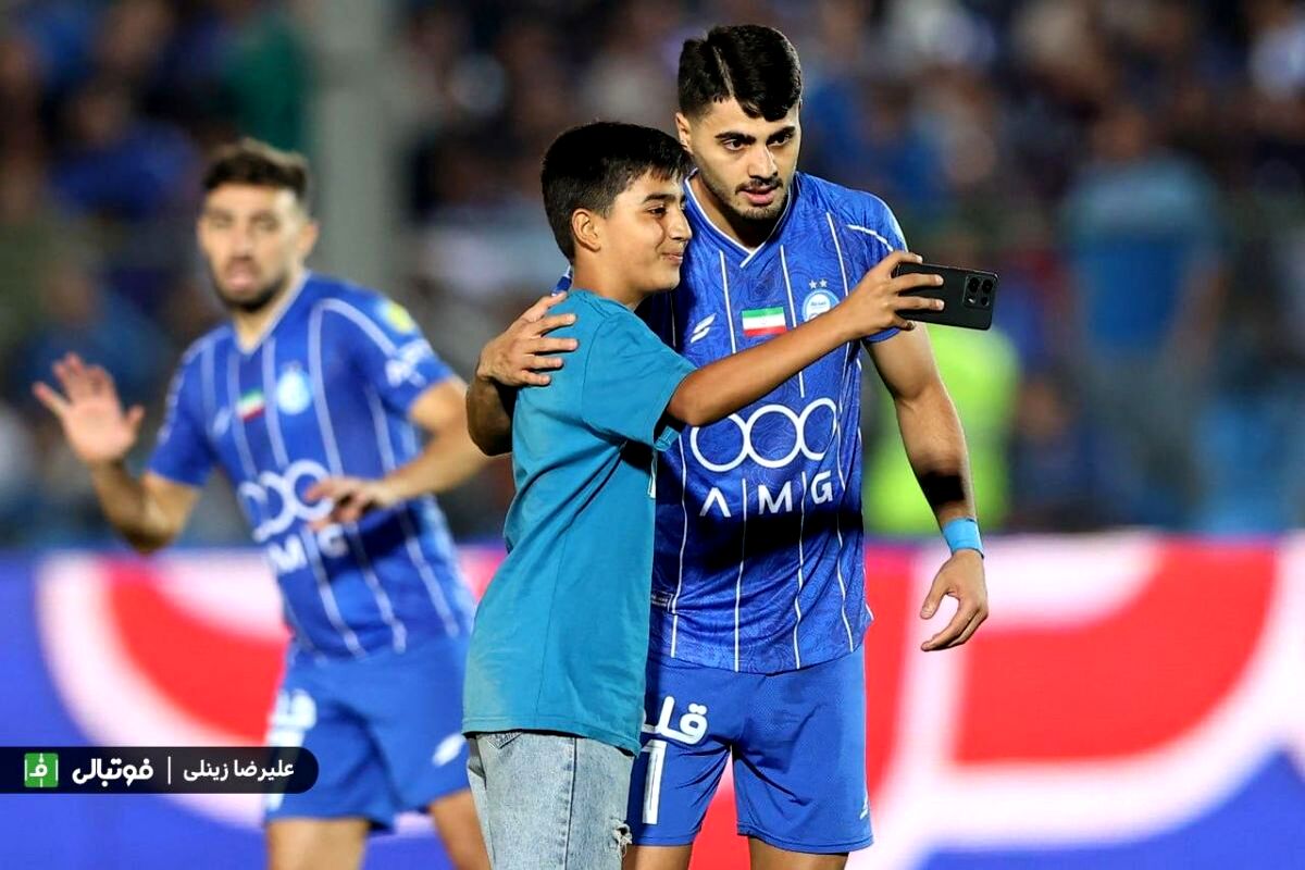 عجیب‌ترین سلفی لیگ را مهاجم استقلال گرفت!