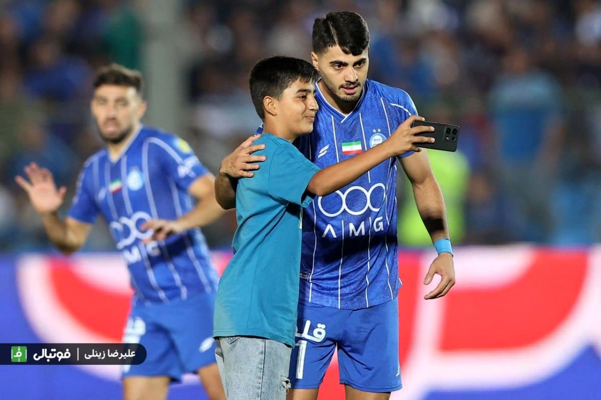 عجیب‌ترین سلفی لیگ را مهاجم استقلال گرفت!