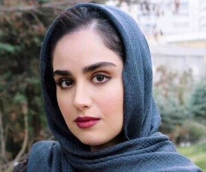 هانیه غلامی بازیگر سریال «هیولا» در امامزاده صالح!/ عکس