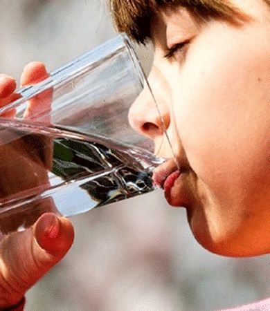 خواص نوشیدن یک لیوان آب گرم که از آن بی خبرید