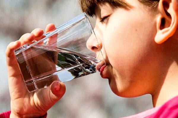 خواص نوشیدن یک لیوان آب گرم که از آن بی خبرید