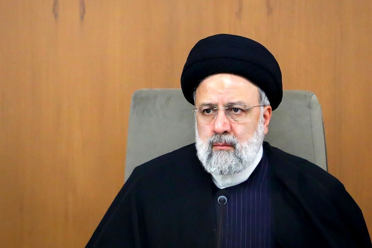 ماجرای تکه‌تکه کردن سجاده نماز شهید جمهور رئیسی
