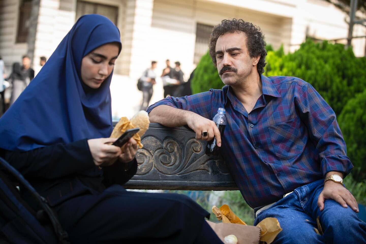 سارا پایتخت به پدرش نقی معمولی تسلیت گفت/ عکس