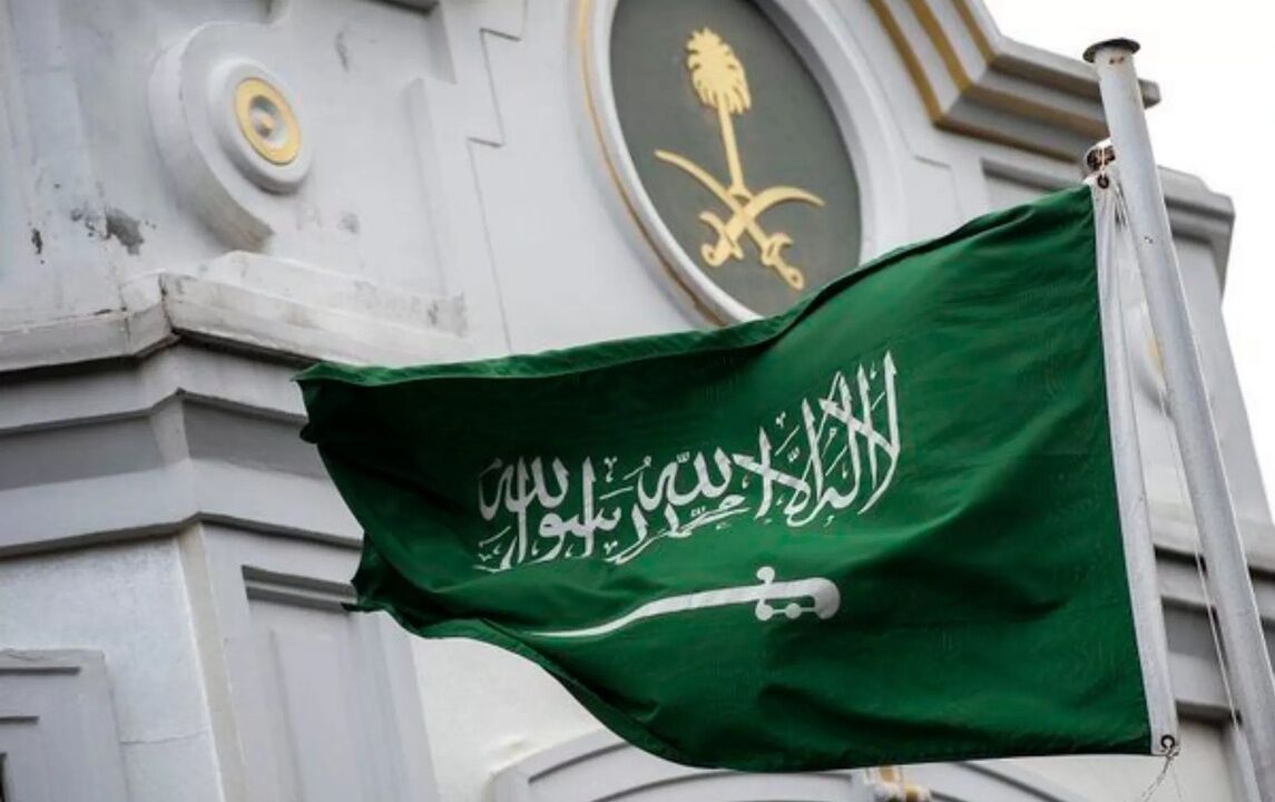 فیلمی جنجالی از آرایشگاه زنانه در عربستان با آرایشگران مرد خبرساز شد + ویدیو