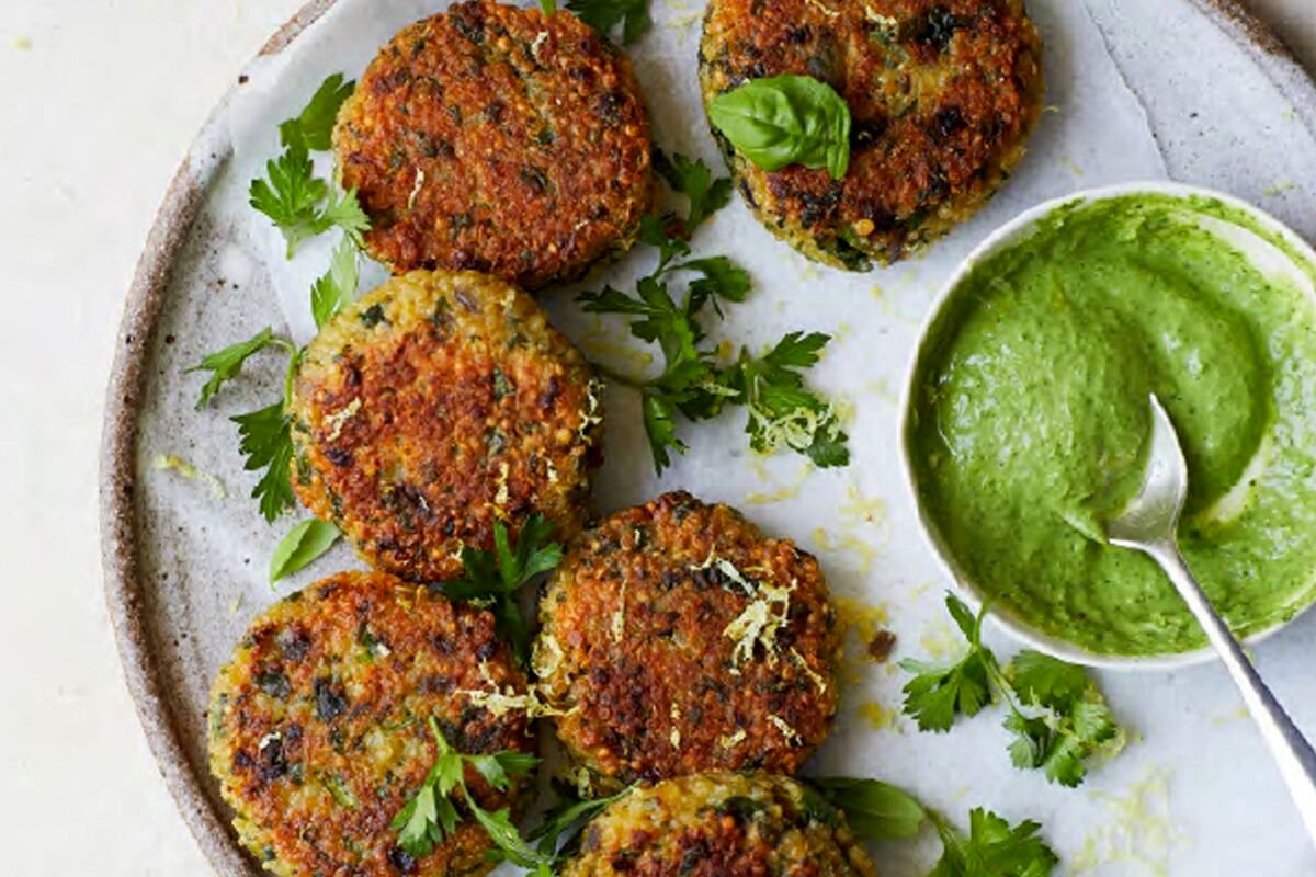 طرز تهیه کوکو شوید باقلا، یک غذای خوشمزه بهاری