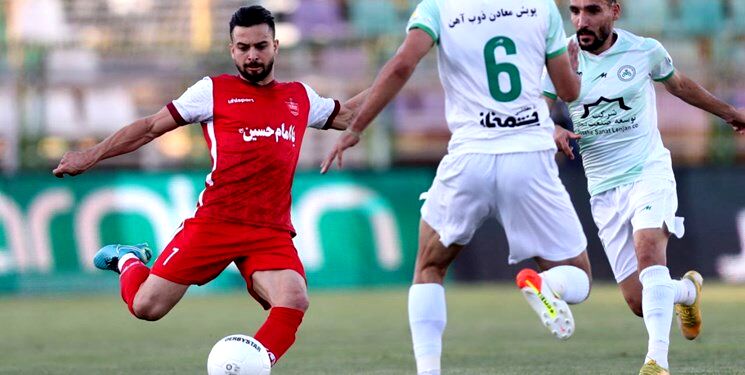 زور پرسپولیس به ذوب‌آهن ۱۰ نفره نرسید