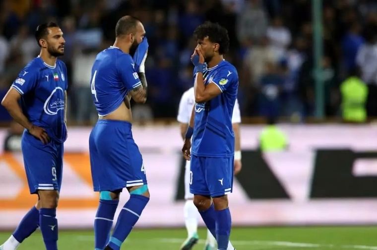 چرا ستاره استقلال نیمکت نشین شد؟